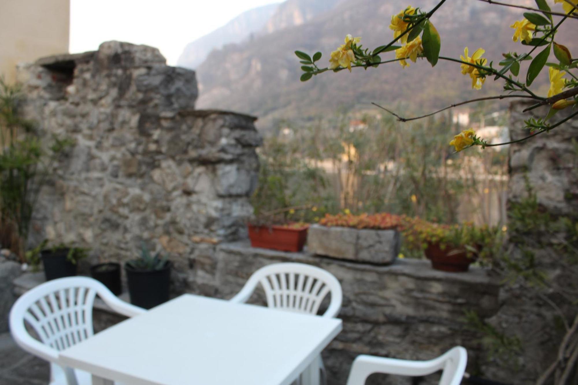 Riva Bianca Castle Holiday Home Lierna Exterior foto